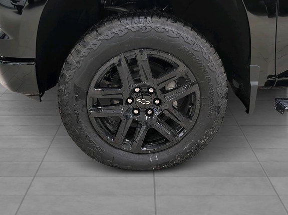 Chevrolet Silverado 1500 8 of 24