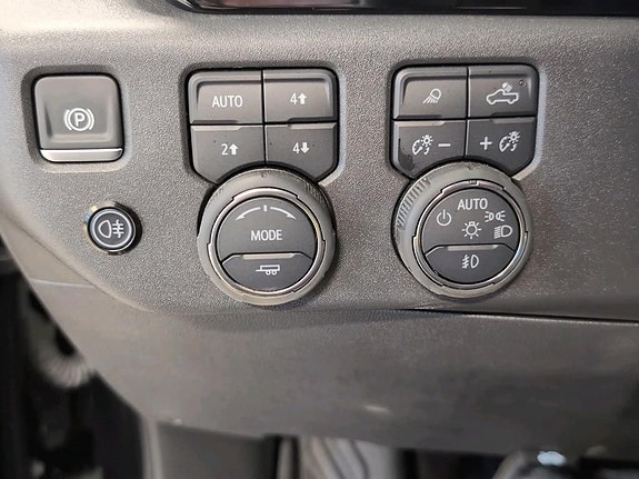 Chevrolet Silverado 1500 17 of 24