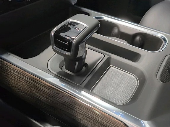 Chevrolet Silverado 1500 14 of 24