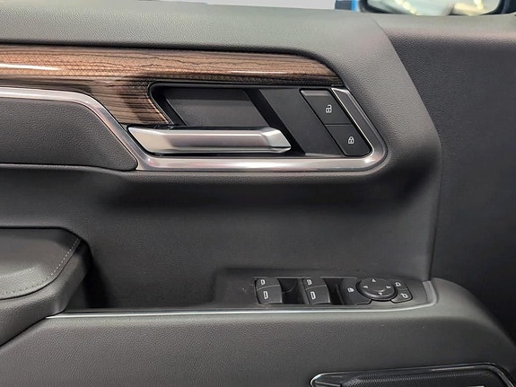 Chevrolet Silverado 1500 18 of 24