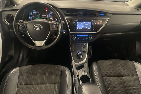 Toyota Auris 8 of 17