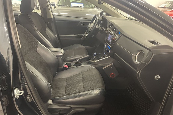 Toyota Auris 15 of 17