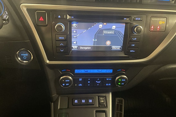 Toyota Auris 11 of 17