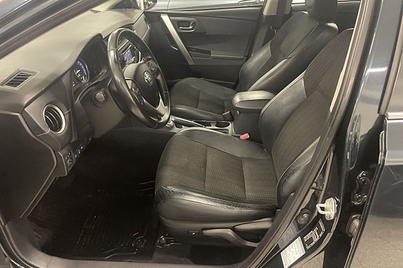 Toyota Auris 6 of 17