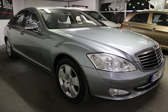 Mercedes-Benz S500 3 of 30