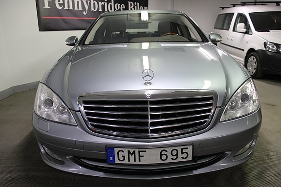 Mercedes-Benz S500 2 of 30