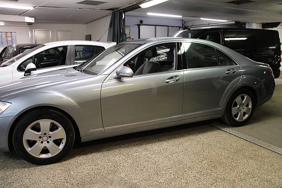 Mercedes-Benz S500 27 of 30