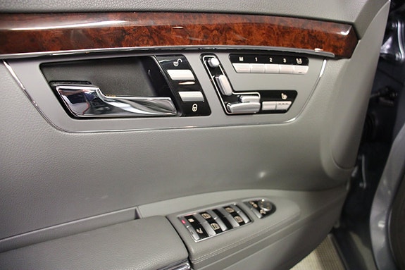 Mercedes-Benz S500 10 of 30