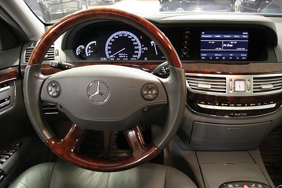 Mercedes-Benz S500 8 of 30