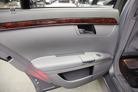 Mercedes-Benz S500 14 of 30