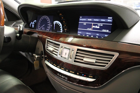 Mercedes-Benz S500 13 of 30