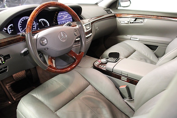 Mercedes-Benz S500 9 of 30