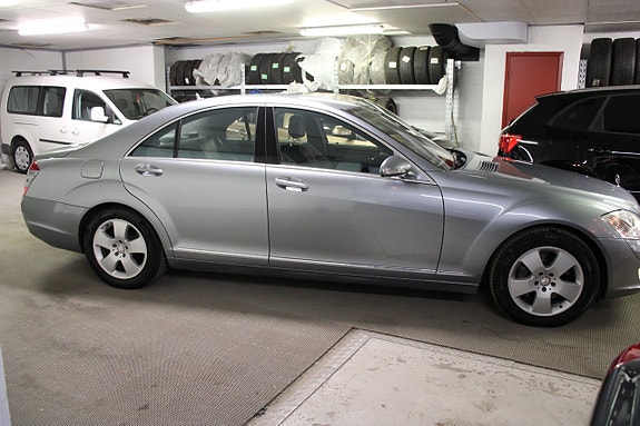 Mercedes-Benz S500 26 of 30