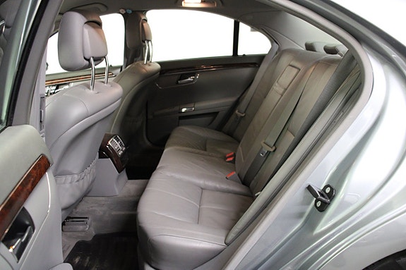 Mercedes-Benz S500 12 of 30