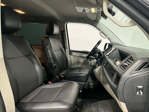 Volkswagen Caravelle 5 of 5