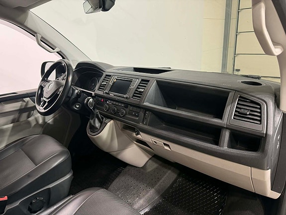 Volkswagen Caravelle 4 of 5