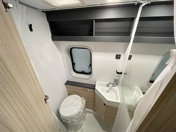 Sun Living V 65 GX / Dieselvärme / Höj & Sänkbarsäng / Automat / B-körkort/ 17 of 28