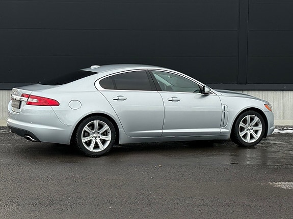 Jaguar XF 6 of 20