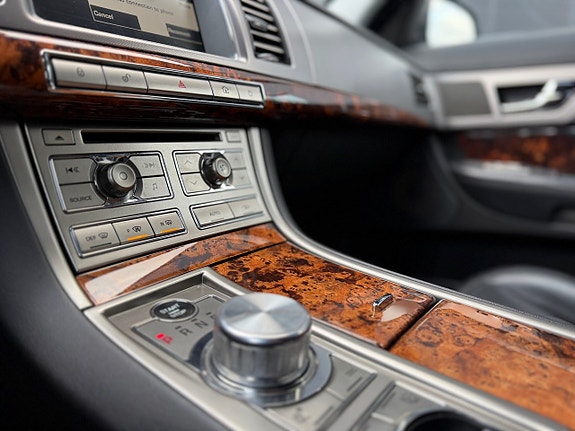 Jaguar XF 16 of 20