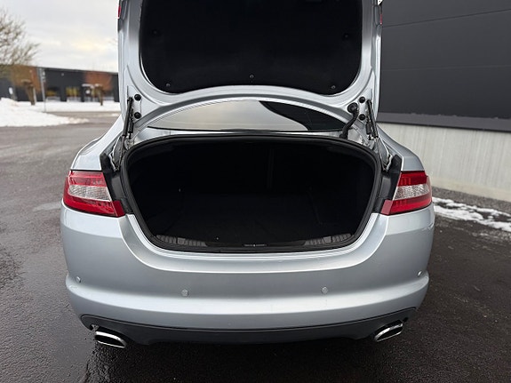 Jaguar XF 12 of 20