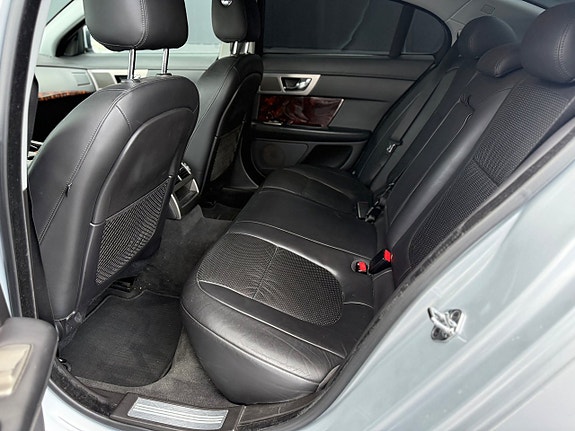 Jaguar XF 11 of 20