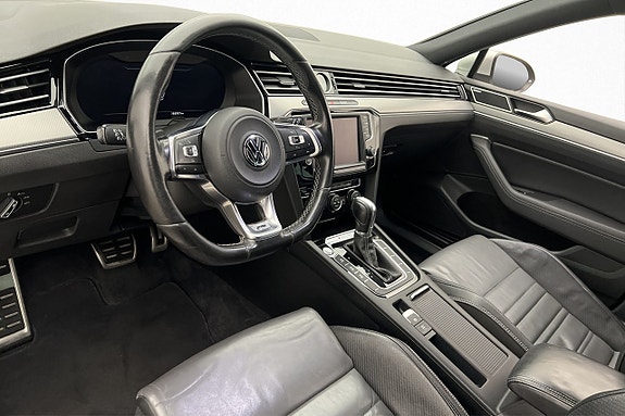 Volkswagen Passat 9 of 28