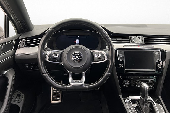 Volkswagen Passat 12 of 28