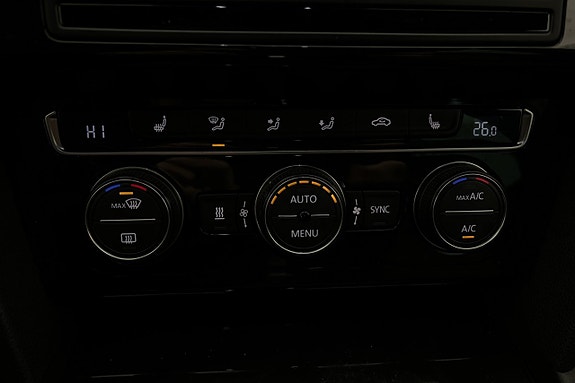 Volkswagen Passat 18 of 28