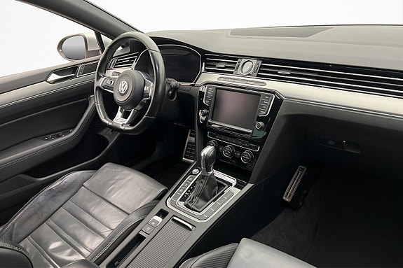 Volkswagen Passat 21 of 28