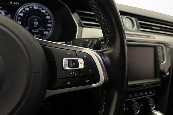 Volkswagen Passat 14 of 28