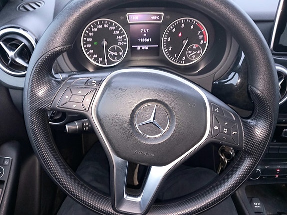 Mercedes-Benz B180 4 of 4