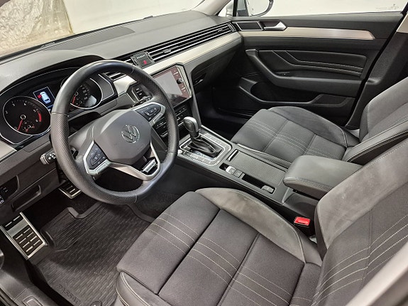 Volkswagen Passat Alltrack 2 of 5
