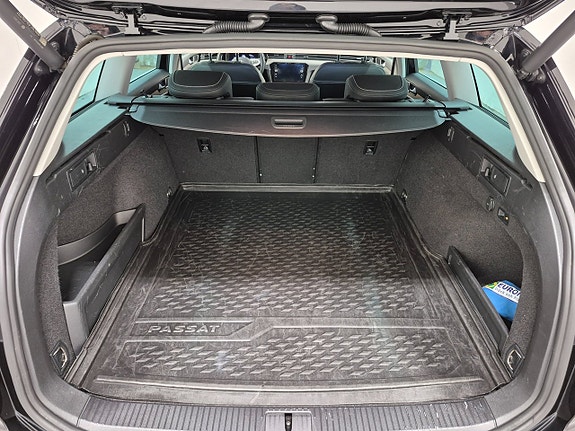 Volkswagen Passat 9 of 12