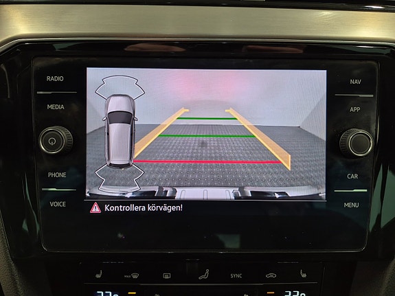 Volkswagen Passat 8 of 12