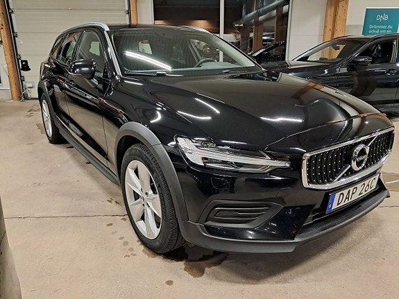Volvo V60 Cross Country 3 of 5