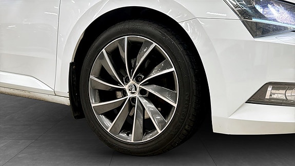 Skoda Superb 9 of 18