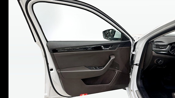 Skoda Superb 11 of 18