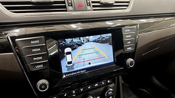 Skoda Superb 14 of 18