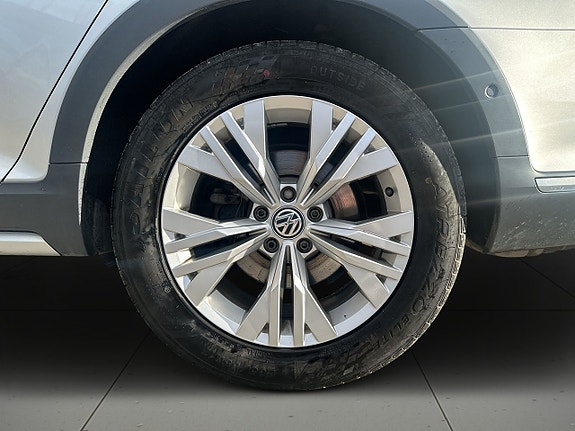 Volkswagen Passat Alltrack 13 of 21