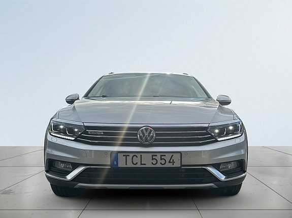 Volkswagen Passat Alltrack 2 of 21
