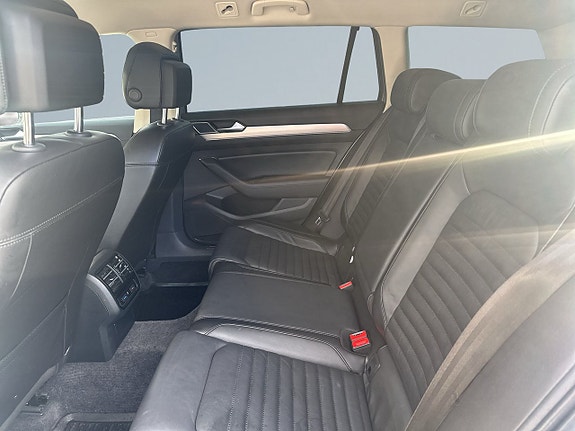 Volkswagen Passat Alltrack 12 of 21