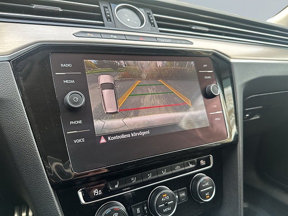Volkswagen Passat Alltrack 11 of 21