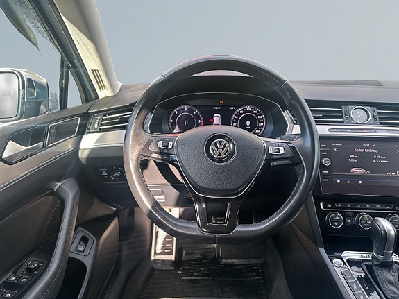 Volkswagen Passat Alltrack 9 of 21