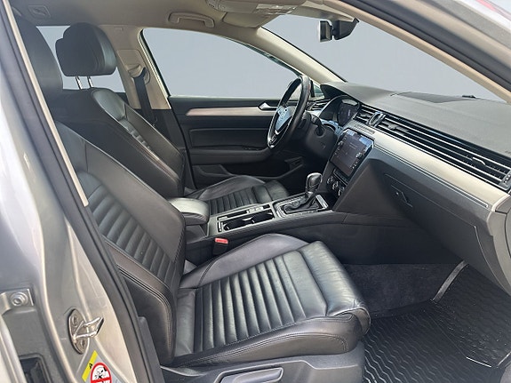 Volkswagen Passat Alltrack 10 of 21