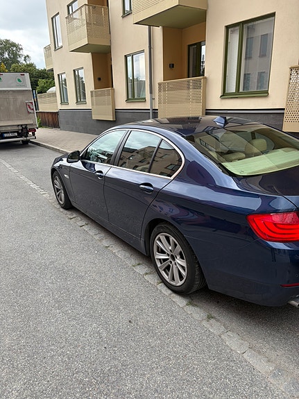 BMW 520d 3 of 5