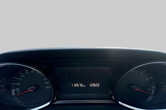 Peugeot 308 SW 11 of 15
