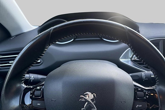Peugeot 308 SW 12 of 15