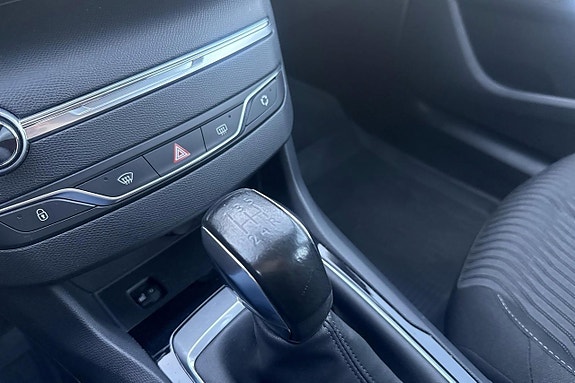 Peugeot 308 SW 13 of 15