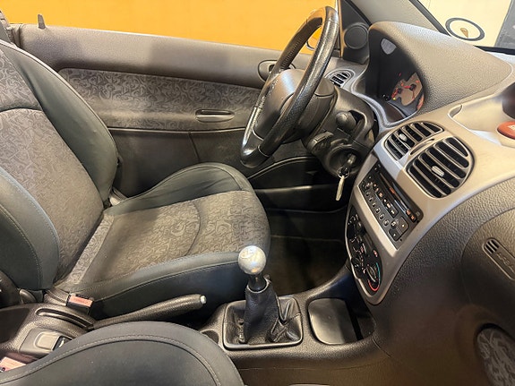 Peugeot 206 CC 10 of 17