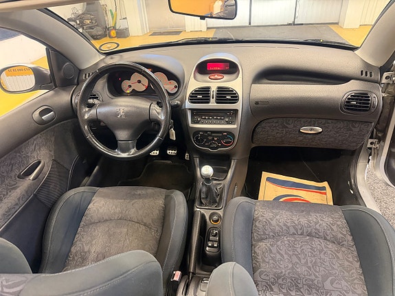 Peugeot 206 CC 11 of 17